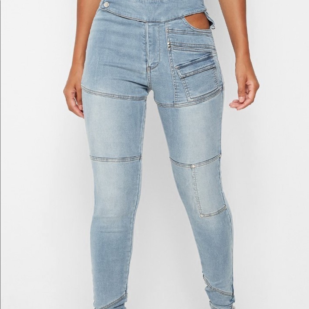 Trendy cutout jeans